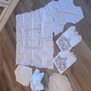 Antique Linen Battinberg Lace table linen bundle. 18 pcs!